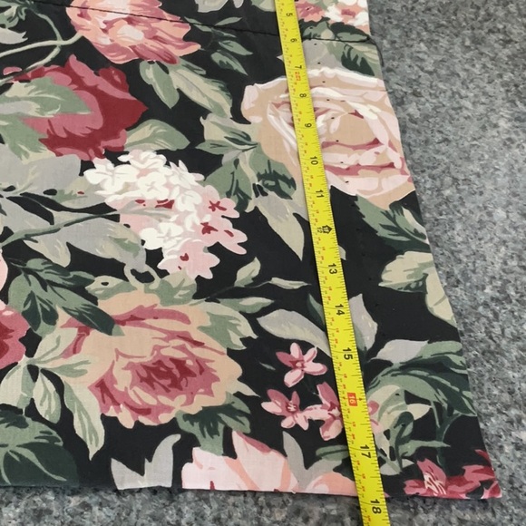 Croscill set of 2 window valances. Roses on black. - Picture 4 of 7